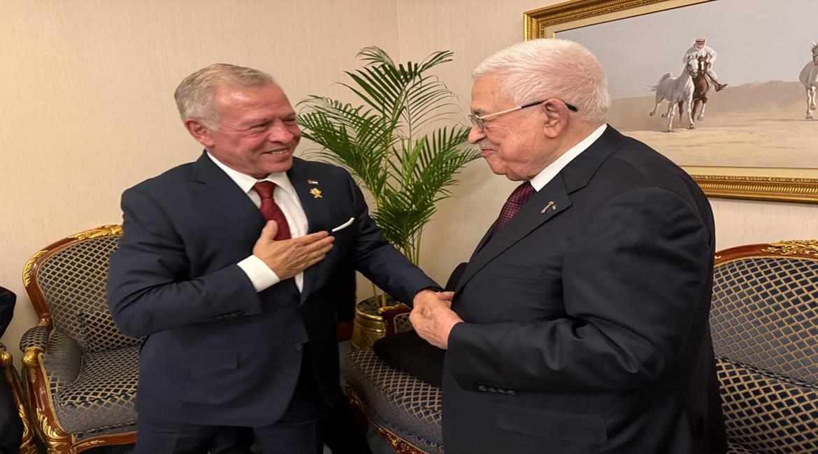 الرئيس محمود عباس، يلتقي ملك المملكة الأردنية الهاشمية عبد الله الثاني، على هامش اجتماعات القمة العربية الإسلامية الطارئة لبحث الهجوم الإسرائيلي على دولة قطر